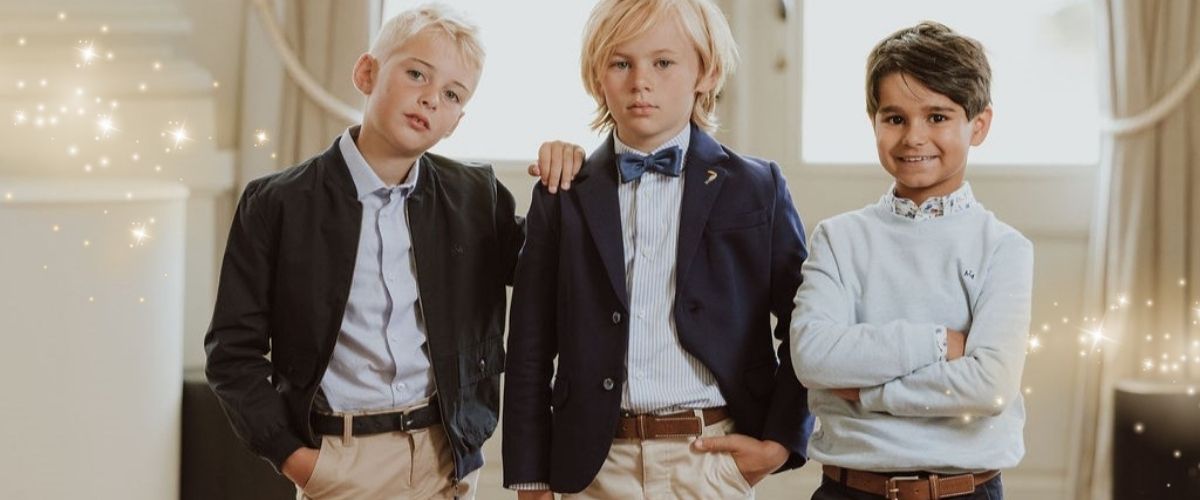 jongens met nette kerstoutfits van GYMP. mooie overhemden met colberts en vlinderstrikje