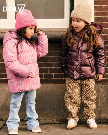 Een warme jas én een GRATIS muts? Dubbel zo fijn! 🍂
Brrr... ...