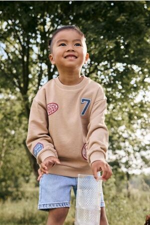 Daily7 Oversized Sweater Badges Latte Sand