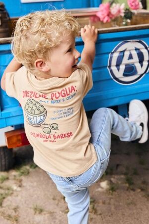 Daily7 T-shirt Backprint Latte Sand