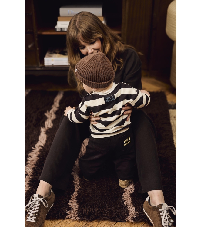 Z8-Newborn broeken Chocolate plum Devran
